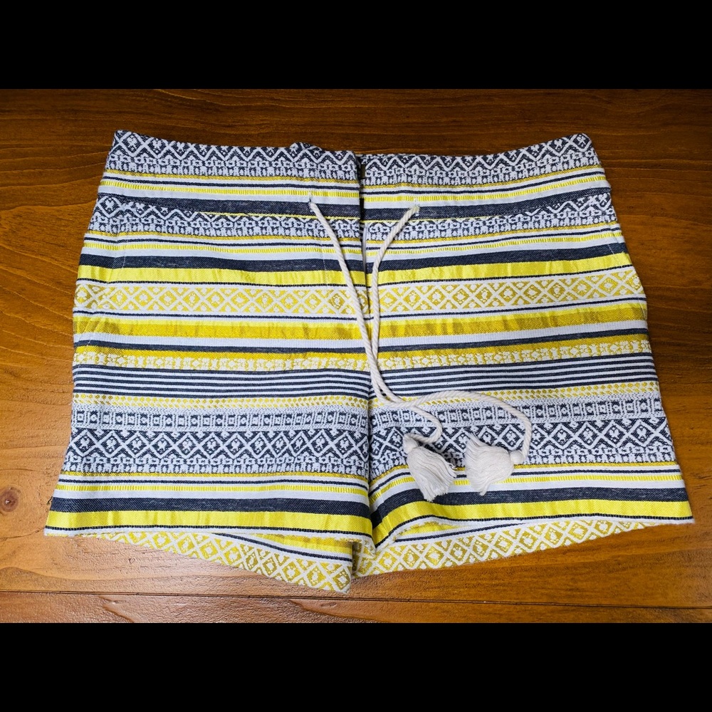 Loft shorts size 0 with a tie front.